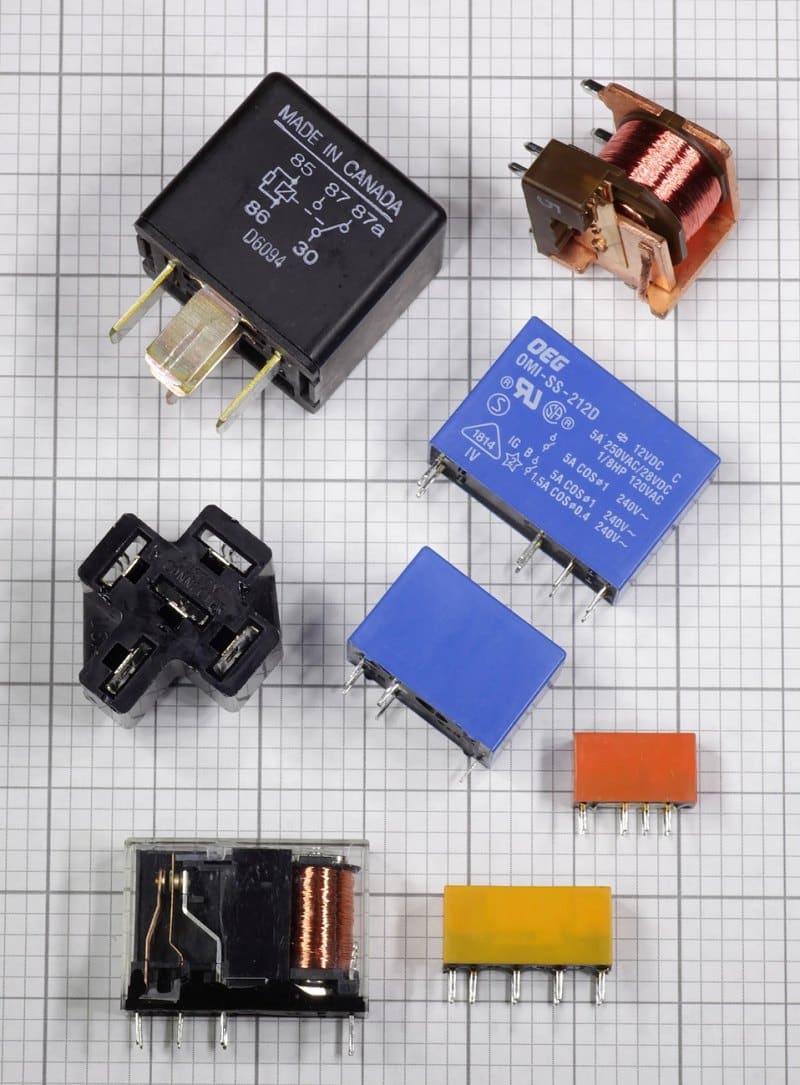 relés estado solido y relés electromecánicos